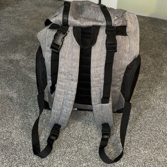 EDDIE BAUER first adventure backpack diaper bag in gray/black - Picture 7 of 8